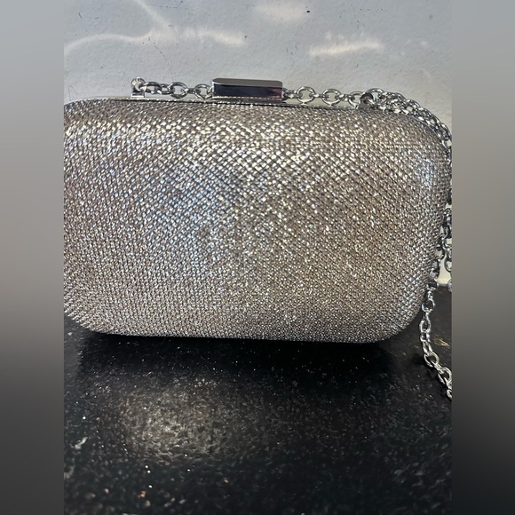 Jessica McClintock Purse Hard Case Evening Bag w/ Chain Strap Silver Glitter - Picture 4 of 5